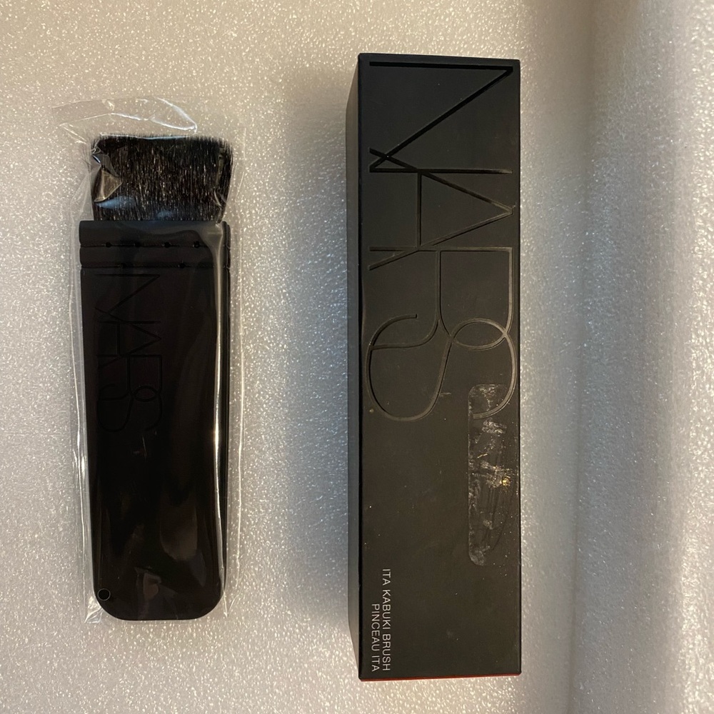 Nars brush